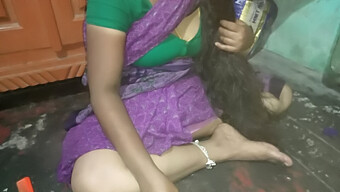 Kerala Aunty'S Tight Pussy Gets Wet And Wild